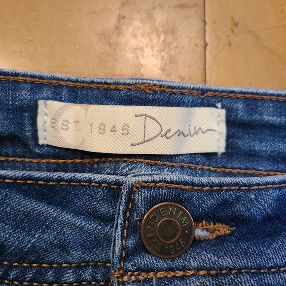 Est. 1948 denim jeans frayed bottoms. Woman's size 16. Blue like New - Picture 6 of 9